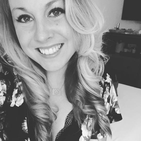 Meet your Posher, Tabitha - Picture 1 of 1